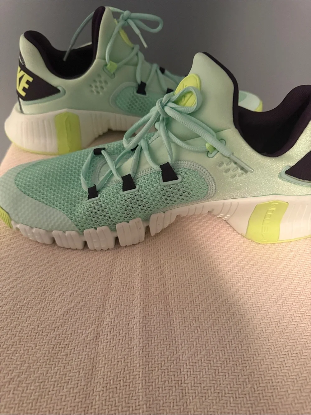 Nike Men’s Mint Foam Ghost Green White Like New Sz 15 CT 3886-300